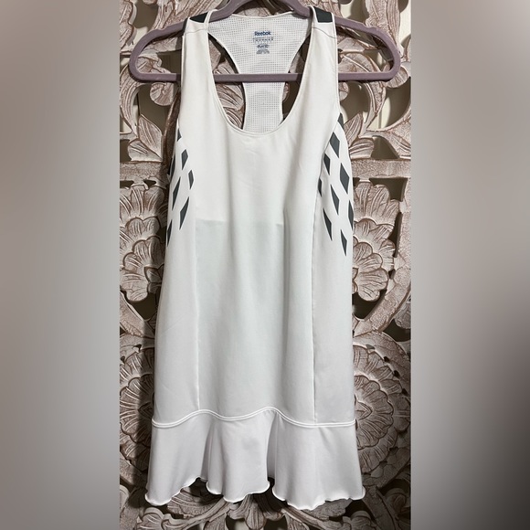 Reebok Dresses & Skirts - Reebok White Athletic Racerback Dress Built In Bra No Liner Sz M